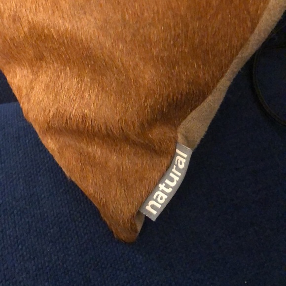 Calf hair pillows - Picture 3 of 4